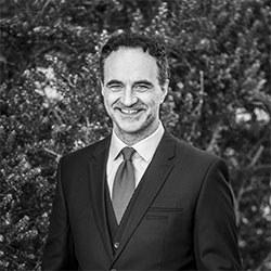 SPVS has announced that Professor Noel Fitzpatrick will appear ‘In Conversation’