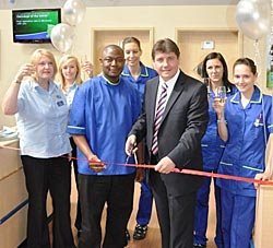 Stephen Metcalfe opens Companion Care Vets Basildon